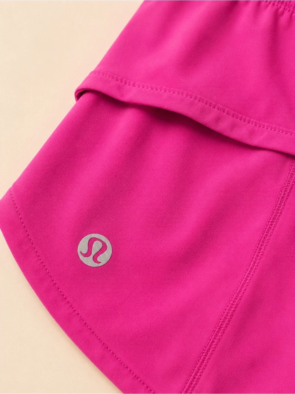 lululemon athletica Bright hotty hot Shorts, great condition like new ✨✨✨